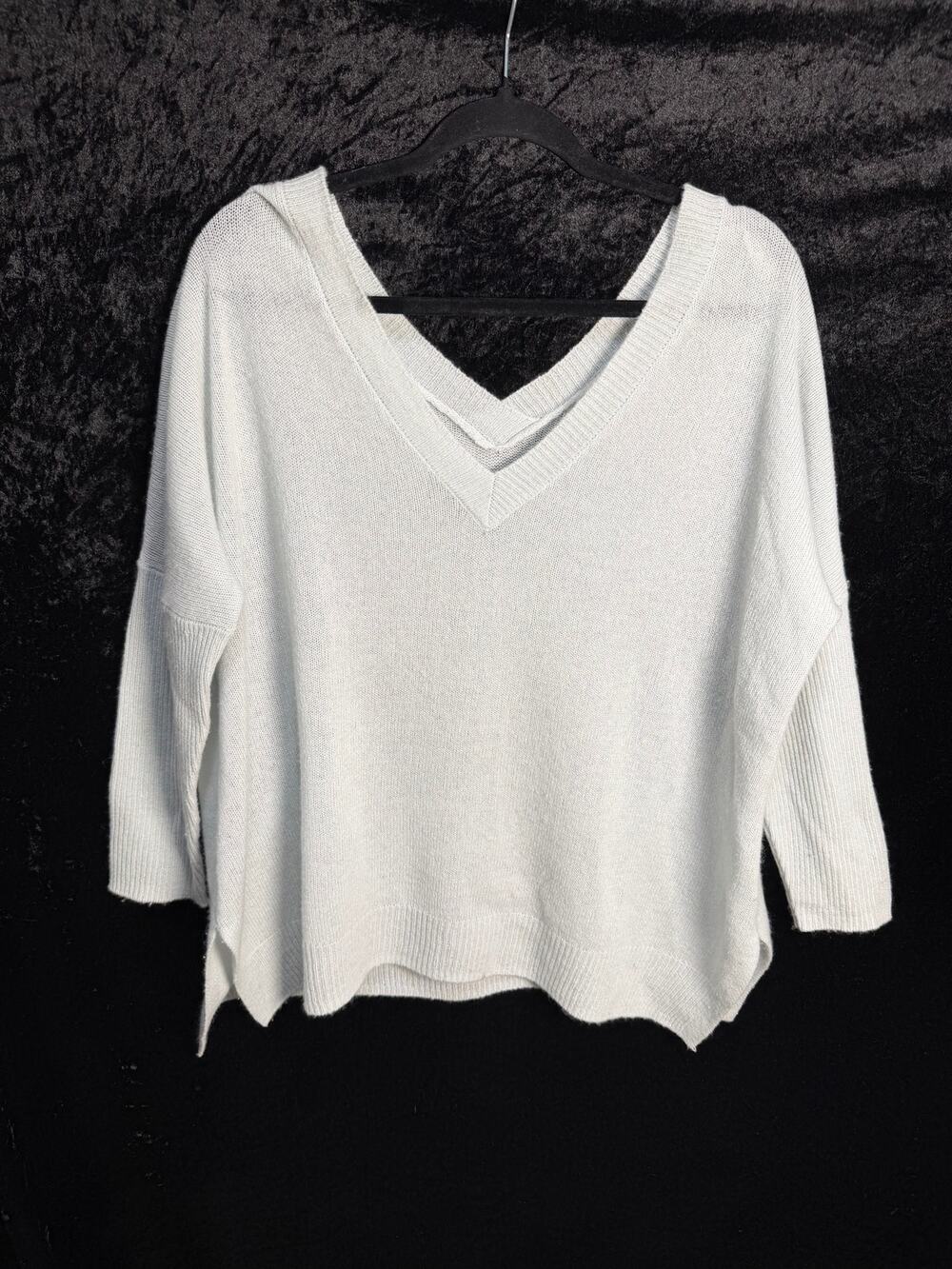 Subtle Luxury Womens Cashmere V-Neck Lightweight Sweater Sz M/L Mint Green
